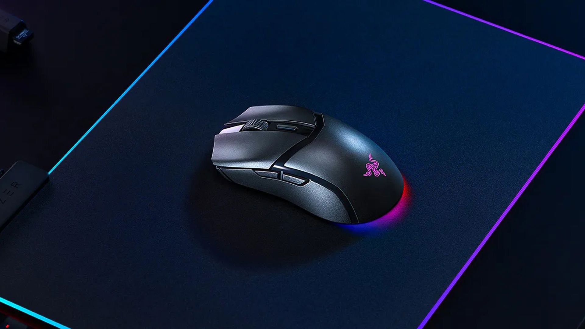 Razer, sadece 62 gram ağırlığındaki Cobra HyperSpeed ile hafiflik, 26.000 DPI hassasiyet ve uzun pil ömrünü kompakt bir gövdede oyunculara sunuyor.