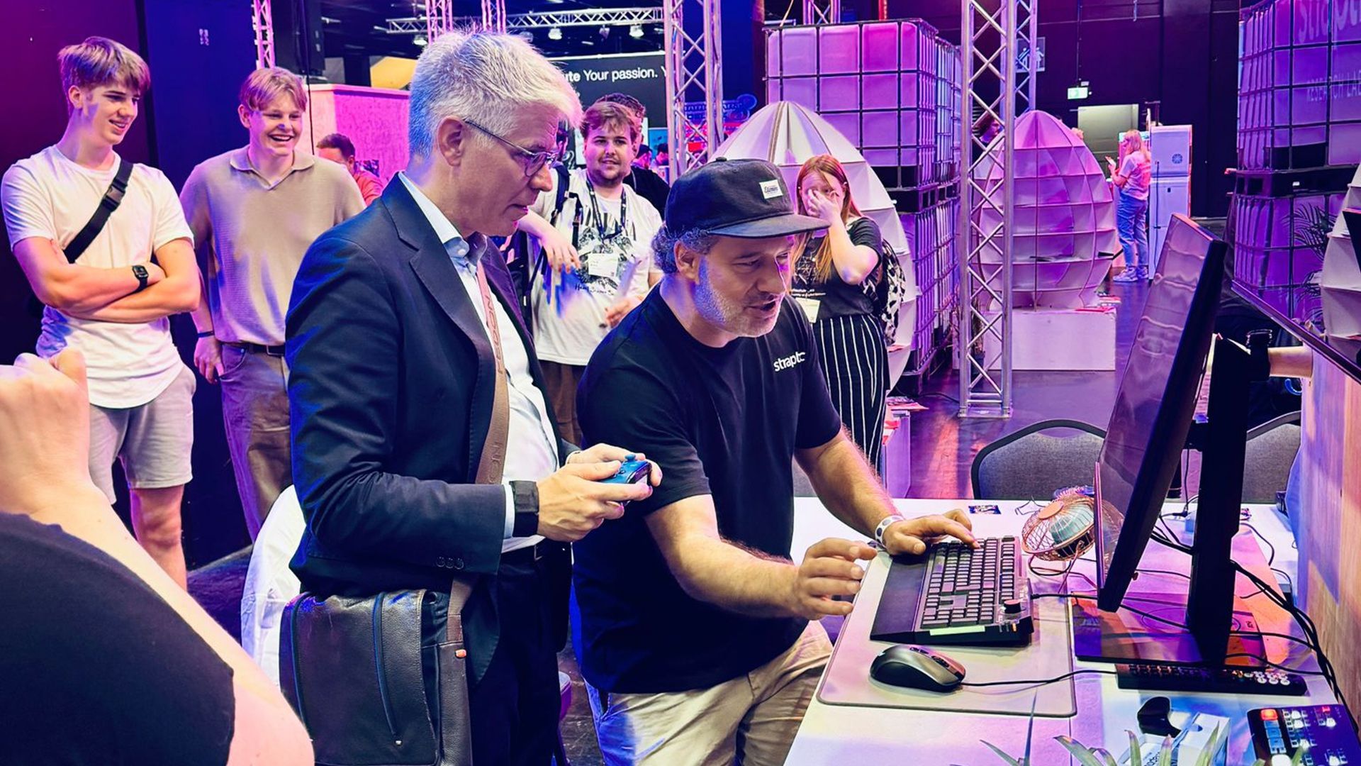 Dr. Thomas Weckelmann & Kaann Sevinc (straptic) gamescom2025